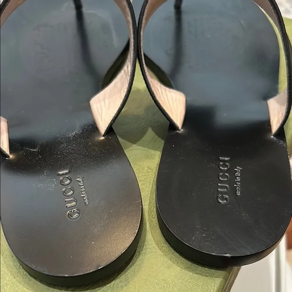 AUTHENTIC Gucci Black Thong Sandals with Gold Accent - Picture 5 of 9